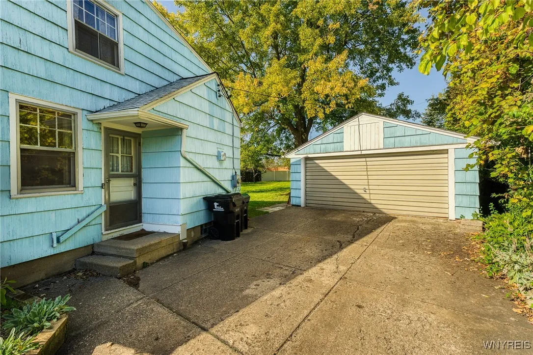 359 Wrexham Ct North, Tonawanda-town, New York 141, Tonawanda, New York 14150, 5 Bedrooms Bedrooms, 7 Rooms Rooms,2 BathroomsBathrooms,Residential,Closed,359 Wrexham Ct North, Tonawanda-town, New York 141,0,B1572649