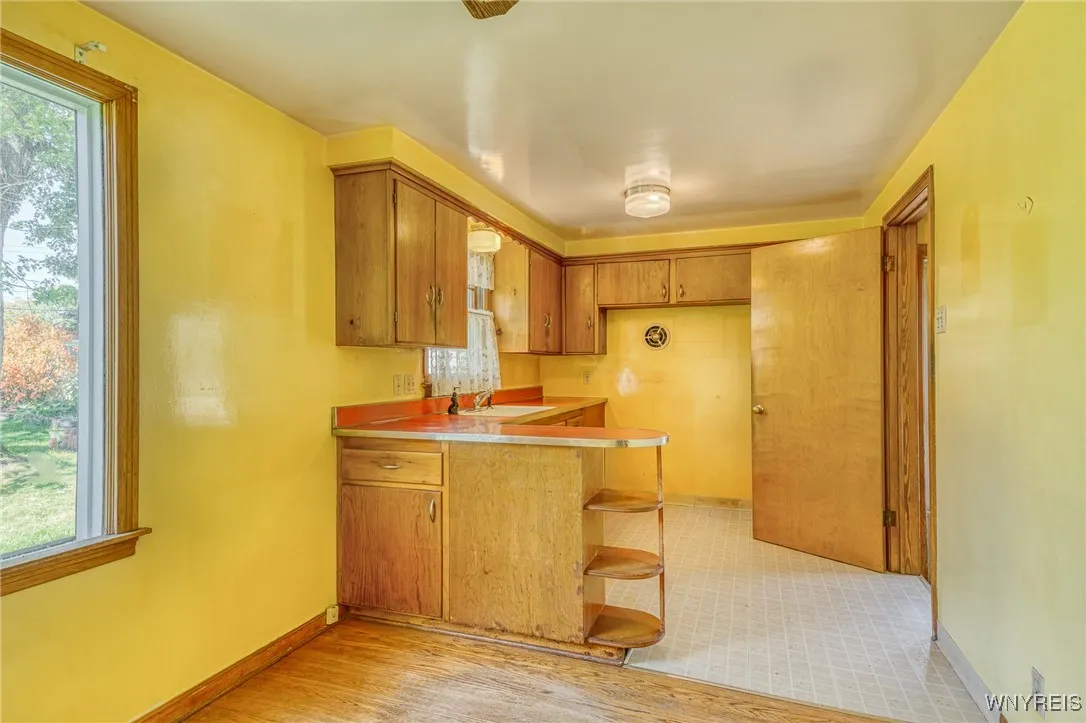 359 Wrexham Ct North, Tonawanda-town, New York 141, Tonawanda, New York 14150, 5 Bedrooms Bedrooms, 7 Rooms Rooms,2 BathroomsBathrooms,Residential,Closed,359 Wrexham Ct North, Tonawanda-town, New York 141,0,B1572649