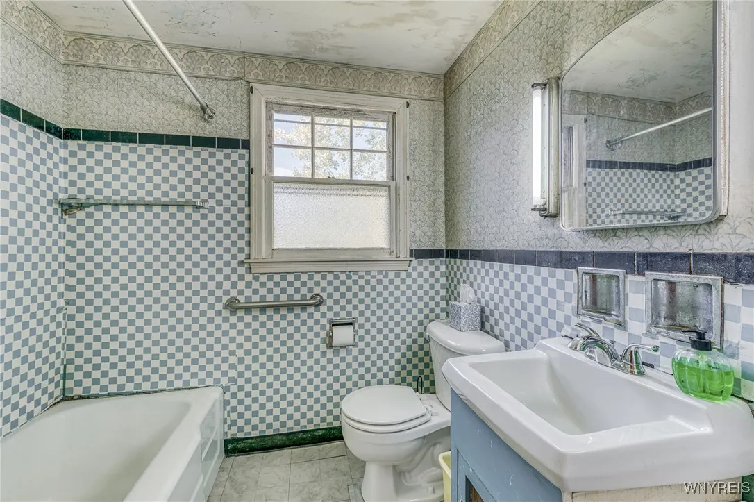 359 Wrexham Ct North, Tonawanda-town, New York 141, Tonawanda, New York 14150, 5 Bedrooms Bedrooms, 7 Rooms Rooms,2 BathroomsBathrooms,Residential,Closed,359 Wrexham Ct North, Tonawanda-town, New York 141,0,B1572649