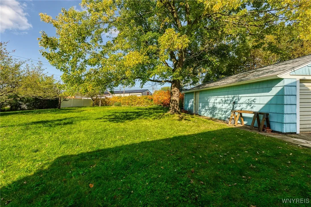 359 Wrexham Ct North, Tonawanda-town, New York 141, Tonawanda, New York 14150, 5 Bedrooms Bedrooms, 7 Rooms Rooms,2 BathroomsBathrooms,Residential,Closed,359 Wrexham Ct North, Tonawanda-town, New York 141,0,B1572649