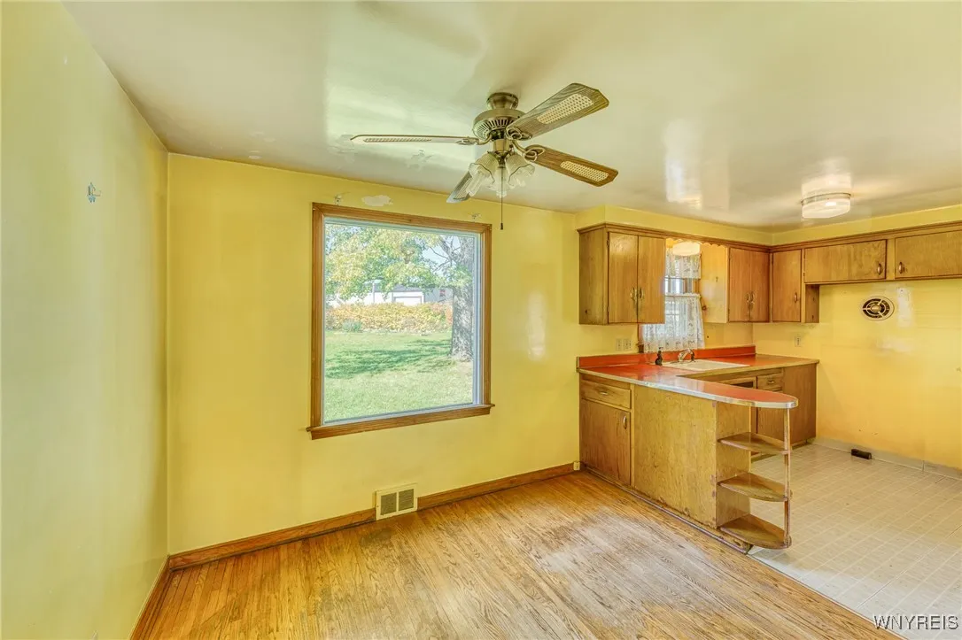 359 Wrexham Ct North, Tonawanda-town, New York 141, Tonawanda, New York 14150, 5 Bedrooms Bedrooms, 7 Rooms Rooms,2 BathroomsBathrooms,Residential,Closed,359 Wrexham Ct North, Tonawanda-town, New York 141,0,B1572649