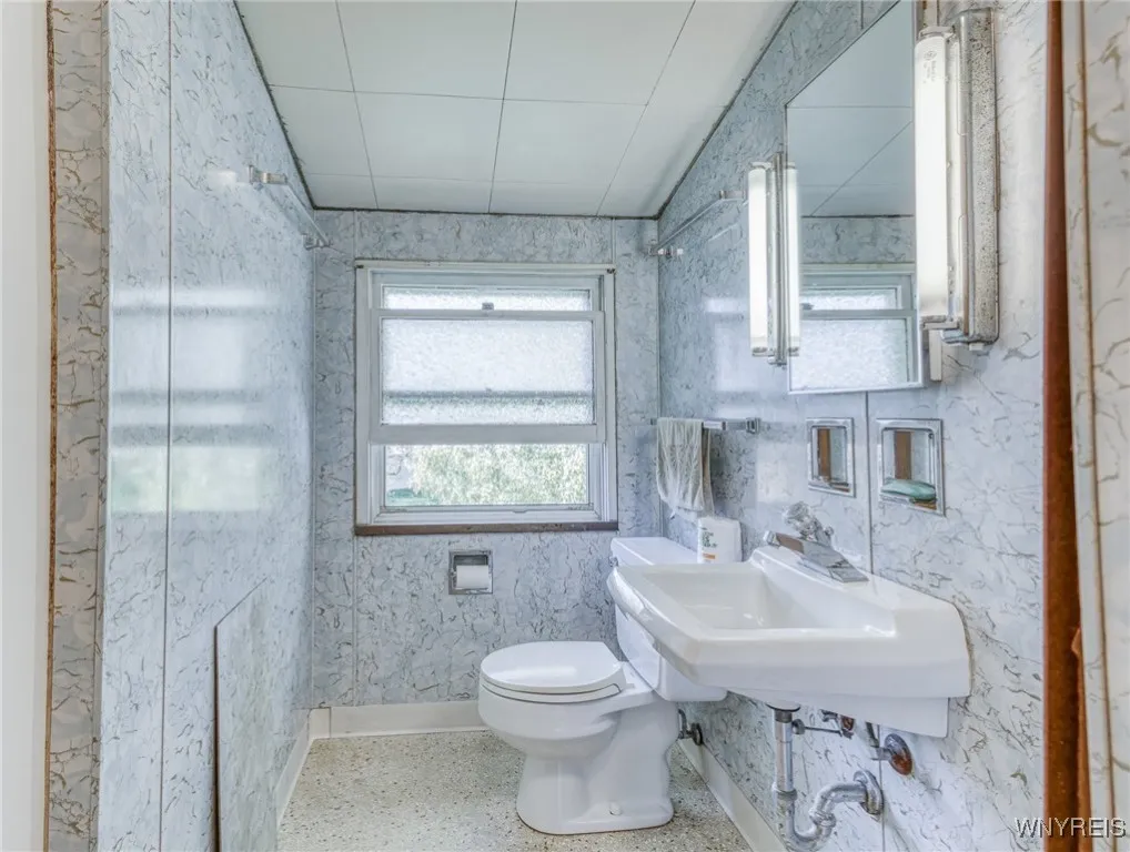 359 Wrexham Ct North, Tonawanda-town, New York 141, Tonawanda, New York 14150, 5 Bedrooms Bedrooms, 7 Rooms Rooms,2 BathroomsBathrooms,Residential,Closed,359 Wrexham Ct North, Tonawanda-town, New York 141,0,B1572649