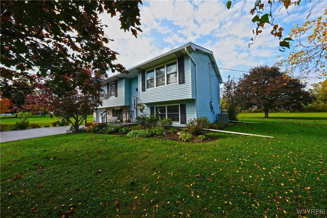 5940 Strickler Road, Clarence, New York 14031, Clarence, New York 14031, 3 Bedrooms Bedrooms, 7 Rooms Rooms,1 BathroomBathrooms,Residential,Closed,5940 Strickler Road, Clarence, New York 14031,0,B1571027