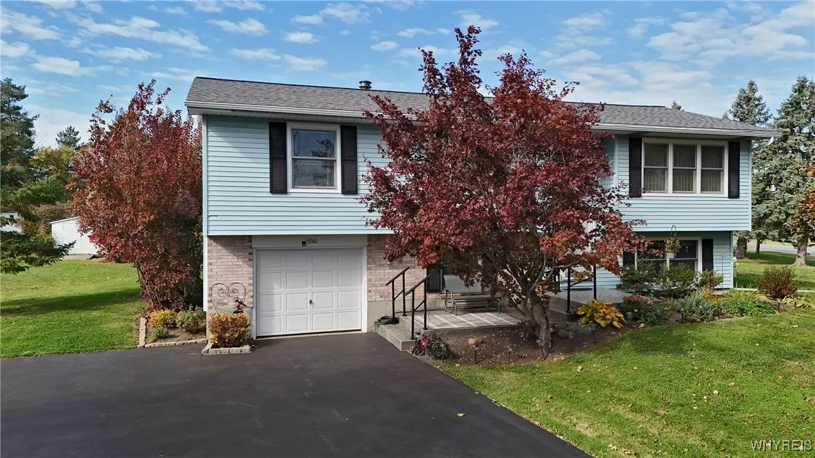 5940 Strickler Road, Clarence, New York 14031, Clarence, New York 14031, 3 Bedrooms Bedrooms, 7 Rooms Rooms,1 BathroomBathrooms,Residential,Closed,5940 Strickler Road, Clarence, New York 14031,0,B1571027