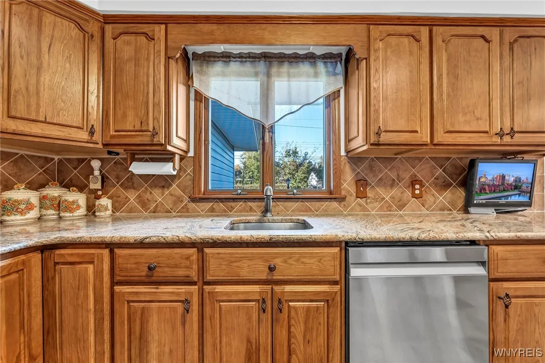 1433 Red Jacket Road, Grand Island, New York 14072, Grand Island, New York 14072, 3 Bedrooms Bedrooms, 7 Rooms Rooms,1 BathroomBathrooms,Residential,Closed,1433 Red Jacket Road, Grand Island, New York 14072,0,B1573697