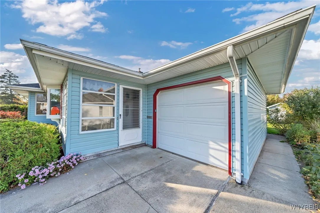 1433 Red Jacket Road, Grand Island, New York 14072, Grand Island, New York 14072, 3 Bedrooms Bedrooms, 7 Rooms Rooms,1 BathroomBathrooms,Residential,Closed,1433 Red Jacket Road, Grand Island, New York 14072,0,B1573697