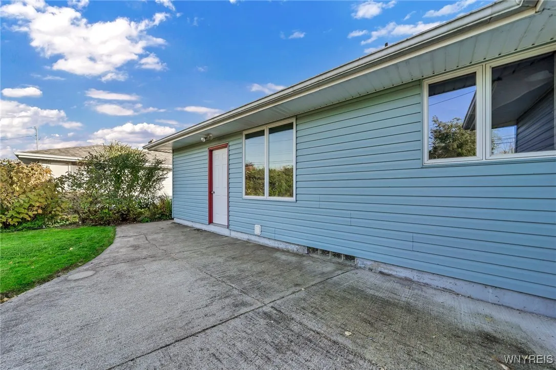1433 Red Jacket Road, Grand Island, New York 14072, Grand Island, New York 14072, 3 Bedrooms Bedrooms, 7 Rooms Rooms,1 BathroomBathrooms,Residential,Closed,1433 Red Jacket Road, Grand Island, New York 14072,0,B1573697