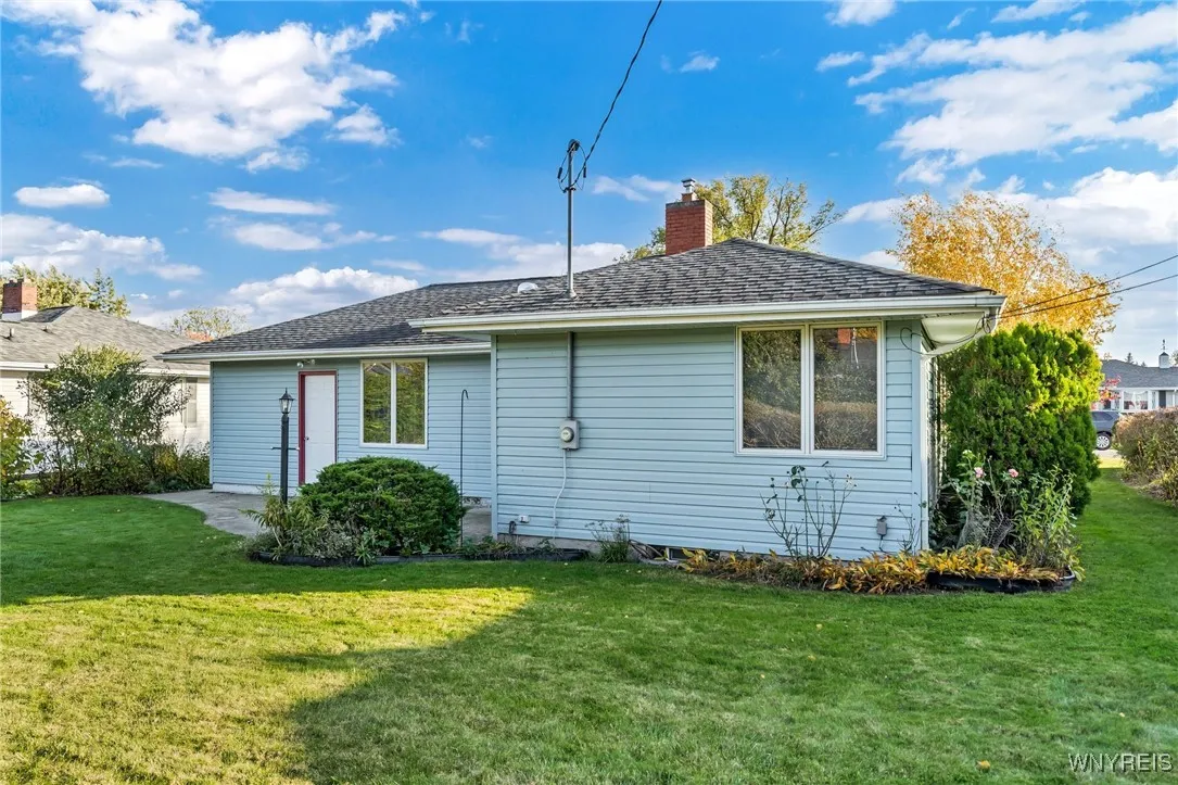 1433 Red Jacket Road, Grand Island, New York 14072, Grand Island, New York 14072, 3 Bedrooms Bedrooms, 7 Rooms Rooms,1 BathroomBathrooms,Residential,Closed,1433 Red Jacket Road, Grand Island, New York 14072,0,B1573697