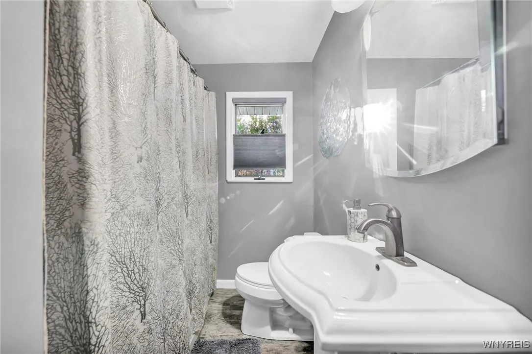1433 Red Jacket Road, Grand Island, New York 14072, Grand Island, New York 14072, 3 Bedrooms Bedrooms, 7 Rooms Rooms,1 BathroomBathrooms,Residential,Closed,1433 Red Jacket Road, Grand Island, New York 14072,0,B1573697