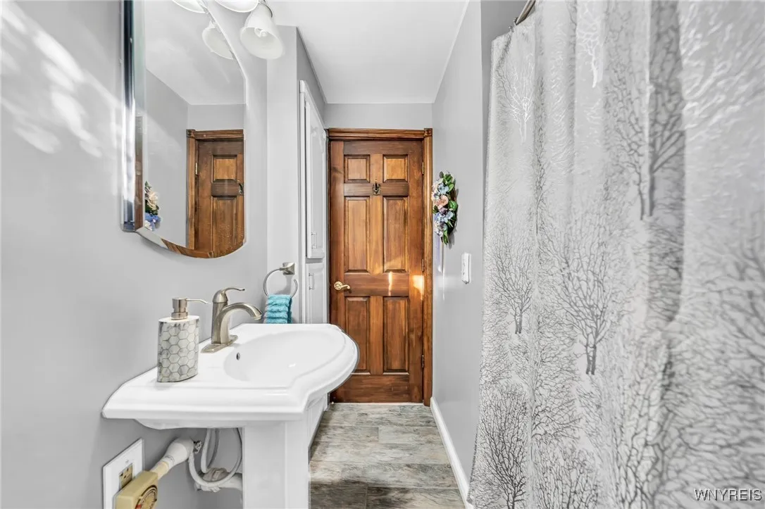 1433 Red Jacket Road, Grand Island, New York 14072, Grand Island, New York 14072, 3 Bedrooms Bedrooms, 7 Rooms Rooms,1 BathroomBathrooms,Residential,Closed,1433 Red Jacket Road, Grand Island, New York 14072,0,B1573697