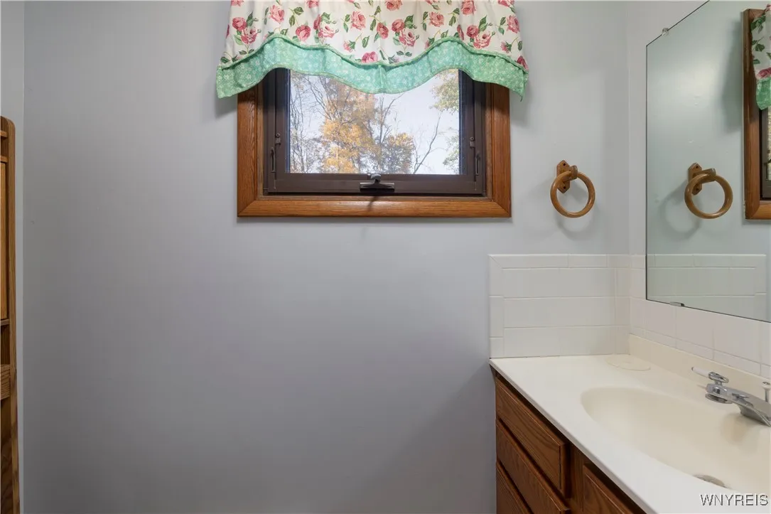 220 Marlin Drive, Grand Island, New York 14072, Grand Island, New York 14072, 4 Bedrooms Bedrooms, 9 Rooms Rooms,1 BathroomBathrooms,Residential,Closed,220 Marlin Drive, Grand Island, New York 14072,0,B1574198