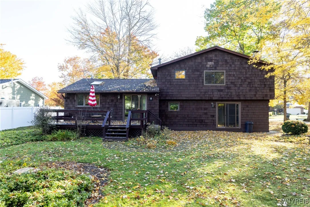 220 Marlin Drive, Grand Island, New York 14072, Grand Island, New York 14072, 4 Bedrooms Bedrooms, 9 Rooms Rooms,1 BathroomBathrooms,Residential,Closed,220 Marlin Drive, Grand Island, New York 14072,0,B1574198