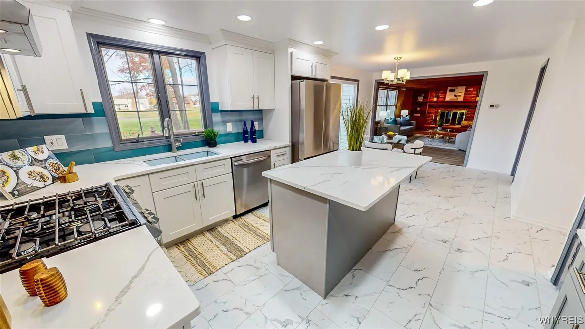 Kitchen (100% renewed)
