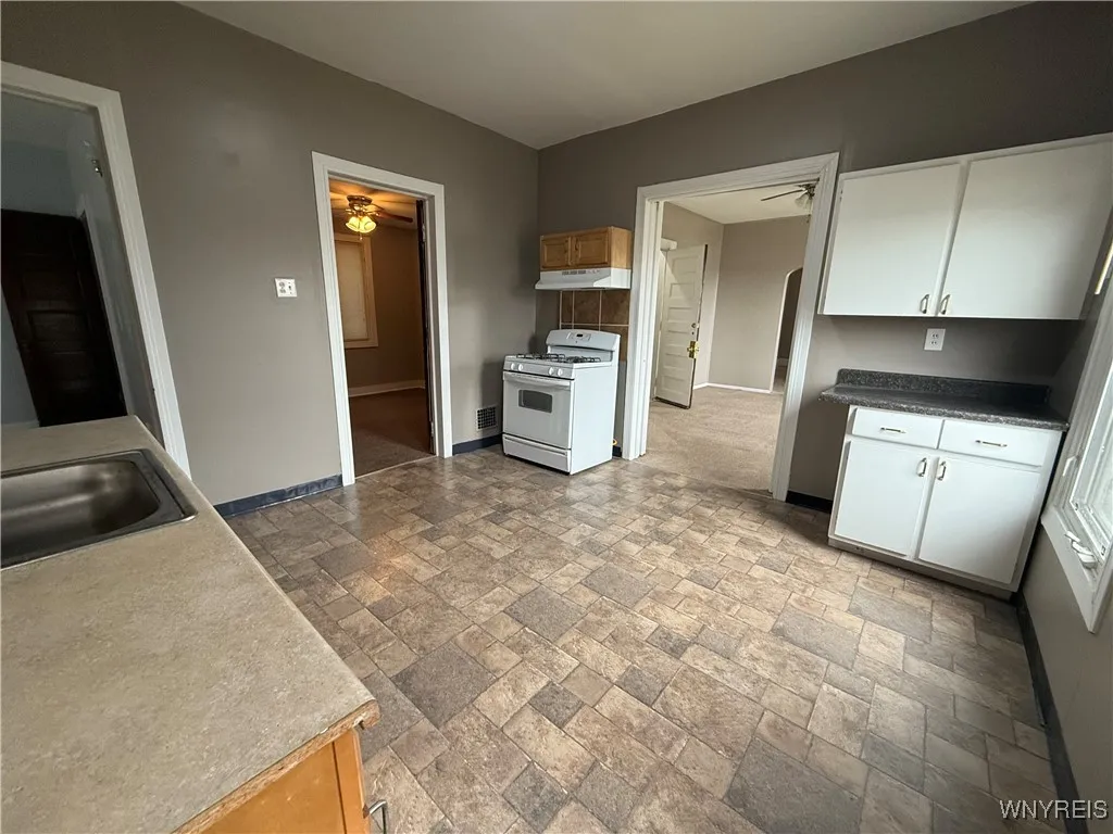 82 Albany Street, Buffalo, New York 14213, Buffalo, New York 14213, 4 Bedrooms Bedrooms, ,2 BathroomsBathrooms,Residential,Closed,82 Albany Street, Buffalo, New York 14213,0,B1574118