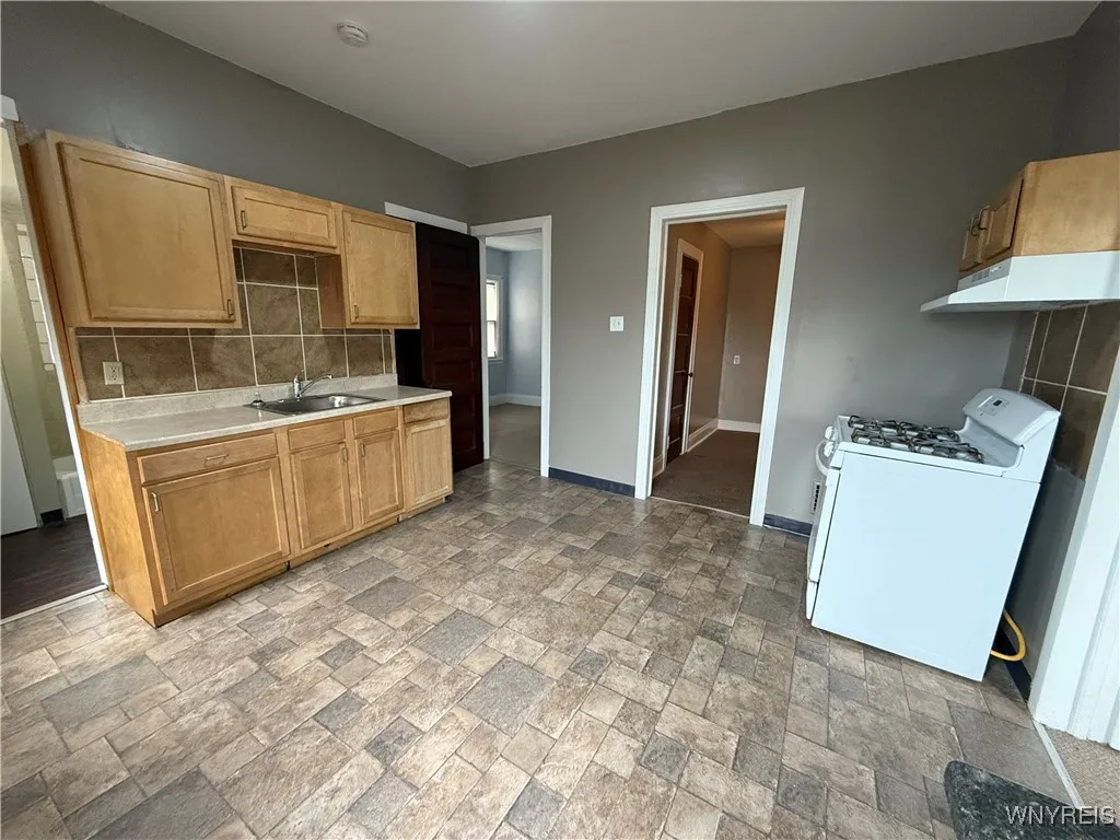82 Albany Street, Buffalo, New York 14213, Buffalo, New York 14213, 4 Bedrooms Bedrooms, ,2 BathroomsBathrooms,Residential,Closed,82 Albany Street, Buffalo, New York 14213,0,B1574118
