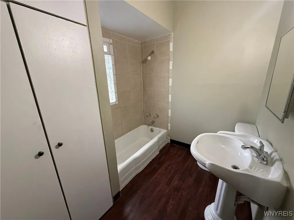 82 Albany Street, Buffalo, New York 14213, Buffalo, New York 14213, 4 Bedrooms Bedrooms, ,2 BathroomsBathrooms,Residential,Closed,82 Albany Street, Buffalo, New York 14213,0,B1574118