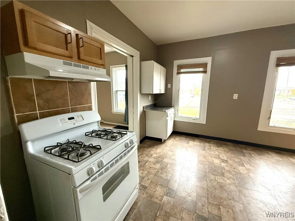 82 Albany Street, Buffalo, New York 14213, Buffalo, New York 14213, 4 Bedrooms Bedrooms, ,2 BathroomsBathrooms,Residential,Closed,82 Albany Street, Buffalo, New York 14213,0,B1574118