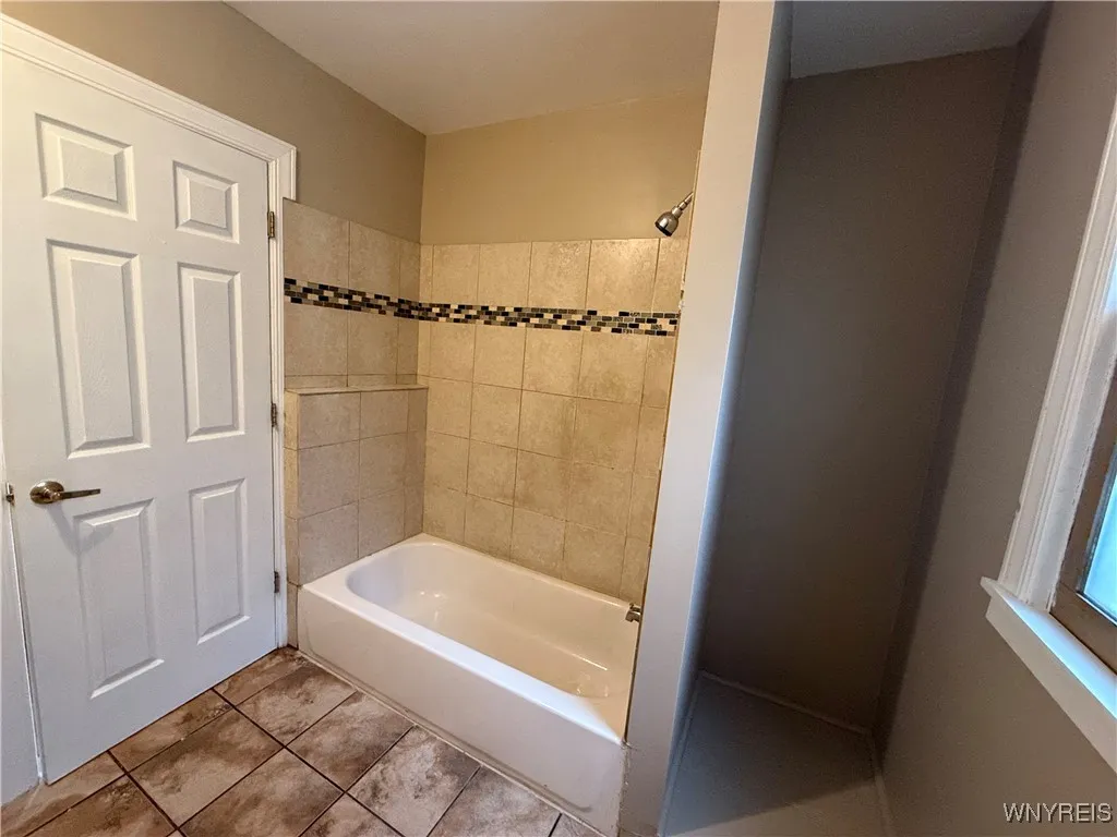 82 Albany Street, Buffalo, New York 14213, Buffalo, New York 14213, 4 Bedrooms Bedrooms, ,2 BathroomsBathrooms,Residential,Closed,82 Albany Street, Buffalo, New York 14213,0,B1574118