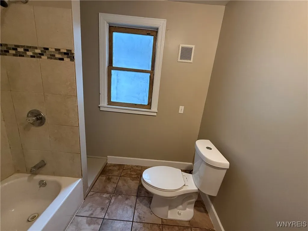 82 Albany Street, Buffalo, New York 14213, Buffalo, New York 14213, 4 Bedrooms Bedrooms, ,2 BathroomsBathrooms,Residential,Closed,82 Albany Street, Buffalo, New York 14213,0,B1574118