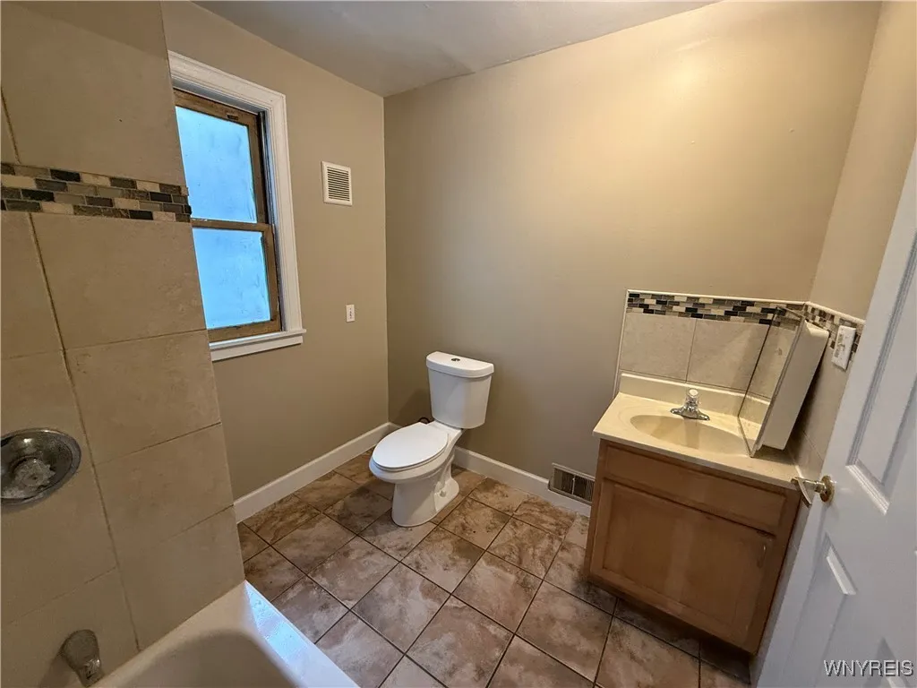 82 Albany Street, Buffalo, New York 14213, Buffalo, New York 14213, 4 Bedrooms Bedrooms, ,2 BathroomsBathrooms,Residential,Closed,82 Albany Street, Buffalo, New York 14213,0,B1574118