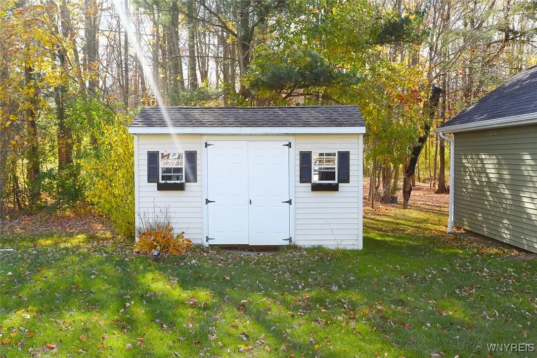 1649 Schoellkopf Road, Hamburg, New York 14085, Hamburg, New York 14085, 4 Bedrooms Bedrooms, 6 Rooms Rooms,2 BathroomsBathrooms,Residential,Closed,1649 Schoellkopf Road, Hamburg, New York 14085,0,B1574498