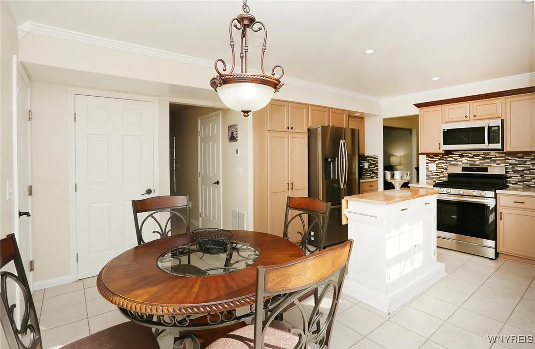 1649 Schoellkopf Road, Hamburg, New York 14085, Hamburg, New York 14085, 4 Bedrooms Bedrooms, 6 Rooms Rooms,2 BathroomsBathrooms,Residential,Closed,1649 Schoellkopf Road, Hamburg, New York 14085,0,B1574498