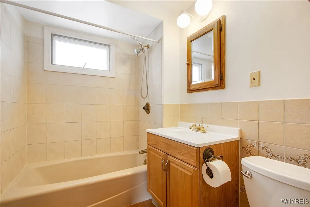 MAIN BATH FLOOR 2