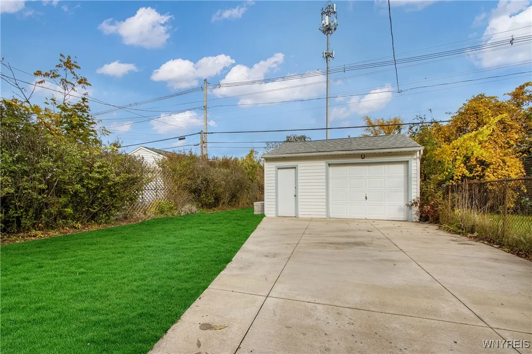 concrete driveway, plenty of parking....1.5 car garage