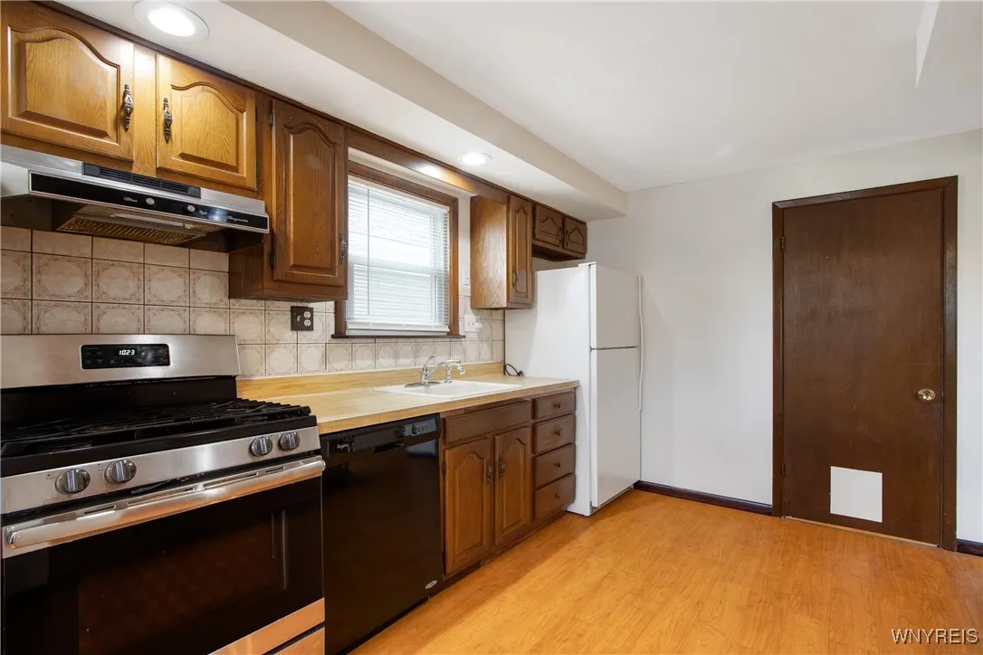 30 Taunton Place, Buffalo, New York 14216, Buffalo, New York 14216, 3 Bedrooms Bedrooms, 7 Rooms Rooms,1 BathroomBathrooms,Residential,Closed,30 Taunton Place, Buffalo, New York 14216,0,B1574547