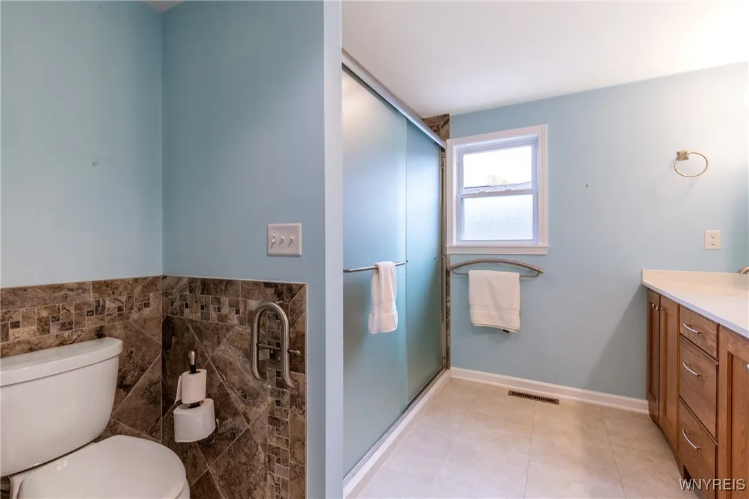 Extra large shower with pull down bench!