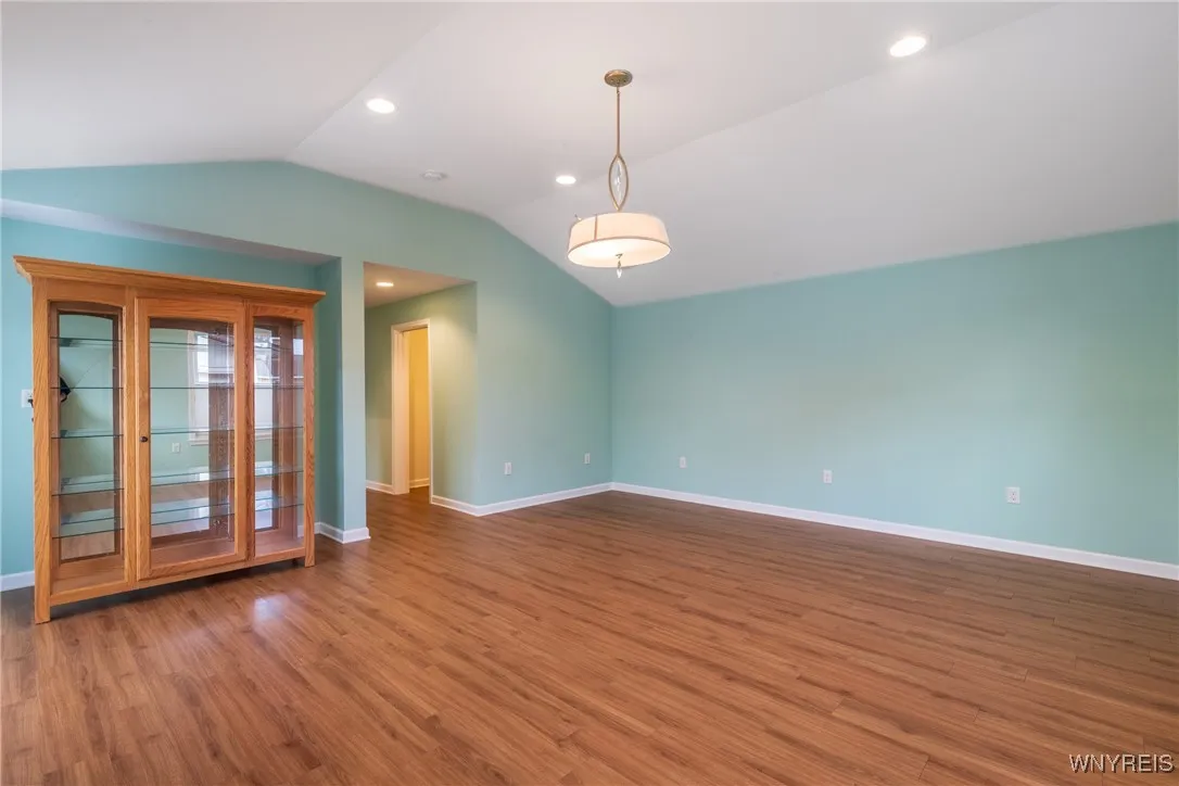 doorway to the walk-in-closet.
