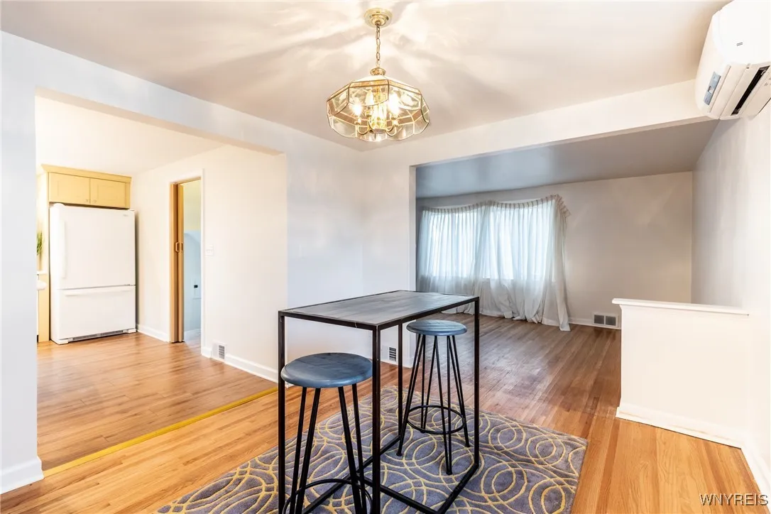 kitchen to the left and livingroom to the right,