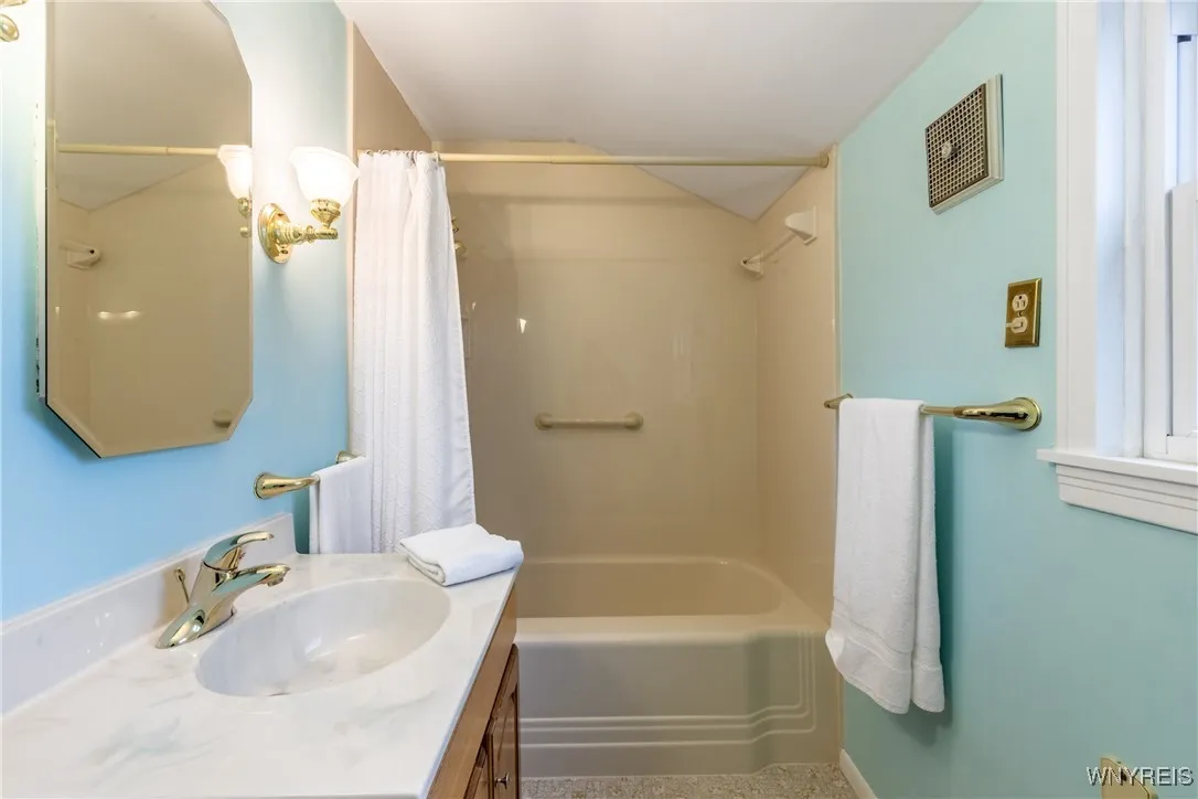 174 Fancher Avenue, Tonawanda-town, New York 14223, Tonawanda, New York 14223, 4 Bedrooms Bedrooms, 7 Rooms Rooms,2 BathroomsBathrooms,Residential,Closed,174 Fancher Avenue, Tonawanda-town, New York 14223,0,B1571890