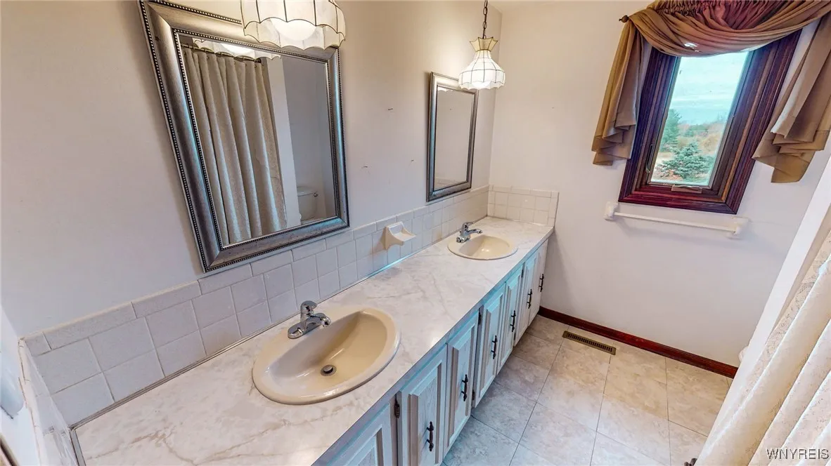 6222 Newton Road, Orchard Park, New York 14127, Orchard Park, New York 14127, 4 Bedrooms Bedrooms, 13 Rooms Rooms,2 BathroomsBathrooms,Residential,Closed,6222 Newton Road, Orchard Park, New York 14127,0,B1574496