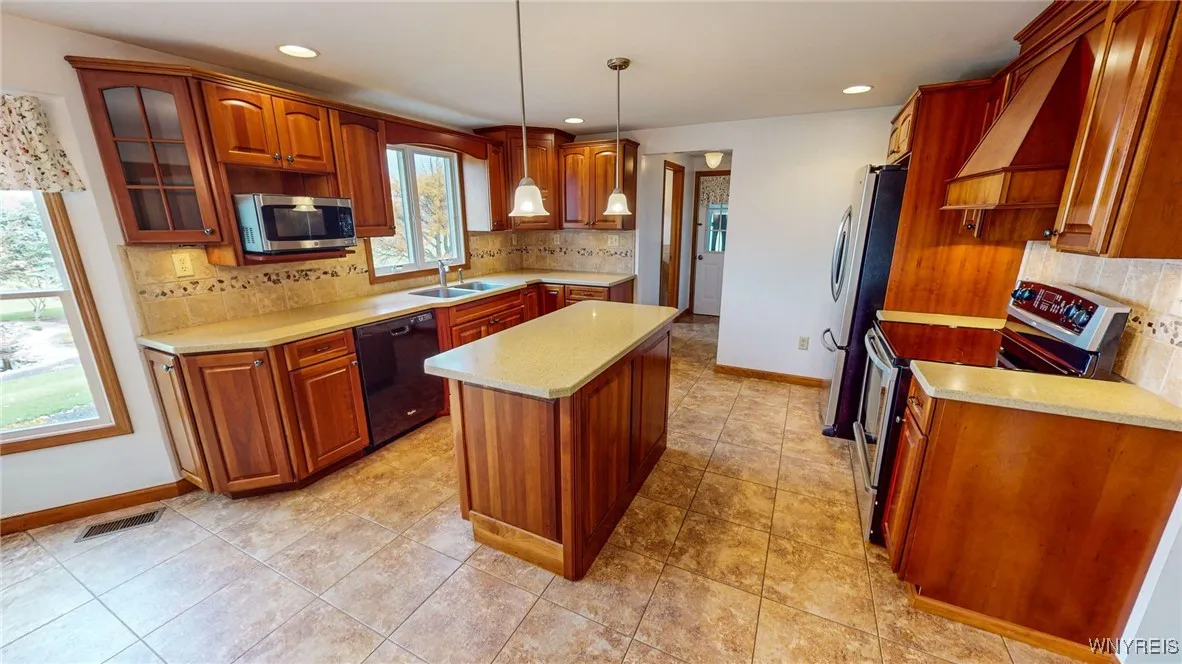 6222 Newton Road, Orchard Park, New York 14127, Orchard Park, New York 14127, 4 Bedrooms Bedrooms, 13 Rooms Rooms,2 BathroomsBathrooms,Residential,Closed,6222 Newton Road, Orchard Park, New York 14127,0,B1574496