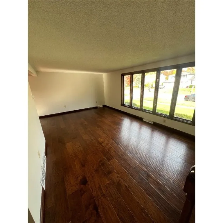 3947 Autumnway Lane, Hamburg, New York 14075, Hamburg, New York 14075, 4 Bedrooms Bedrooms, 12 Rooms Rooms,1 BathroomBathrooms,Residential,Closed,3947 Autumnway Lane, Hamburg, New York 14075,0,R1574822