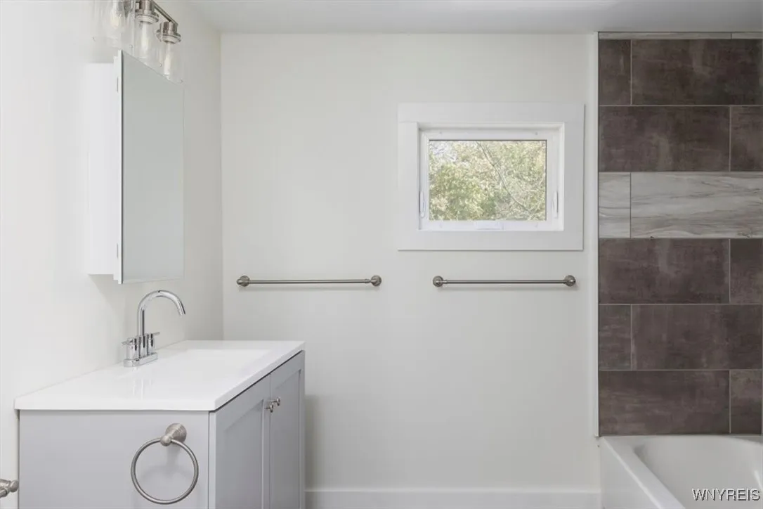 28r Olean Street, Aurora, New York 14052, Aurora, New York 14052, 2 Bedrooms Bedrooms, 6 Rooms Rooms,1 BathroomBathrooms,Residential Lease,Closed,28r Olean Street, Aurora, New York 14052,0,B1574906