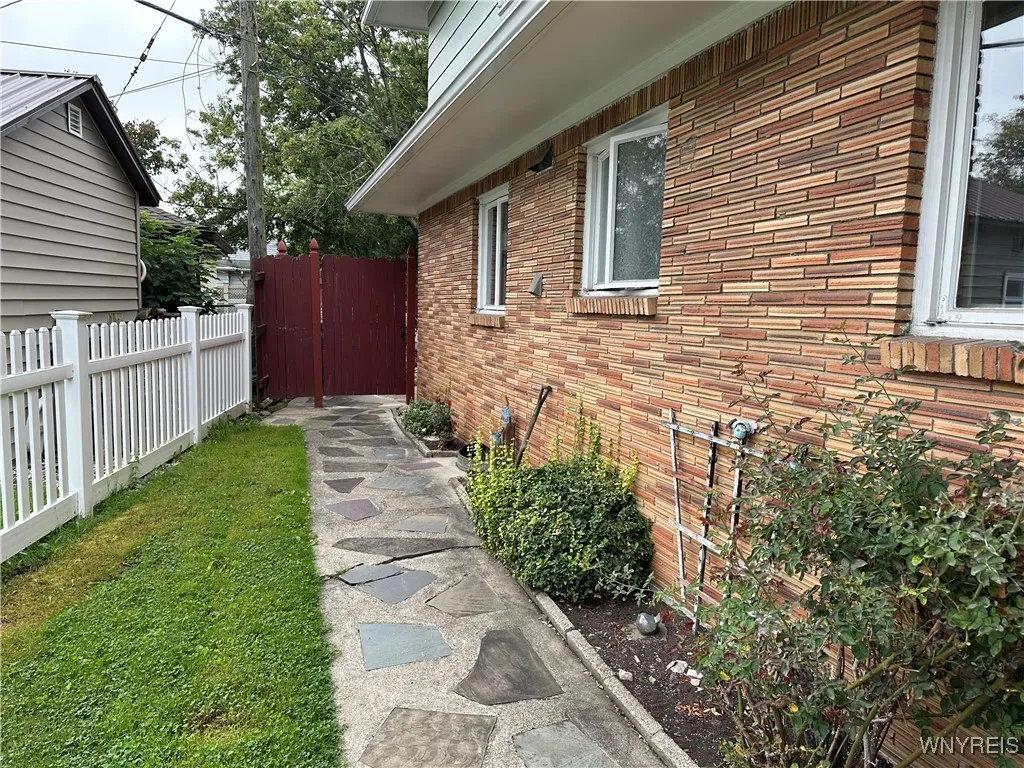 71 Curtis Parkway, Tonawanda-town, New York 14223, Tonawanda, New York 14223, 4 Bedrooms Bedrooms, 10 Rooms Rooms,2 BathroomsBathrooms,Residential,Closed,71 Curtis Parkway, Tonawanda-town, New York 14223,0,B1574793