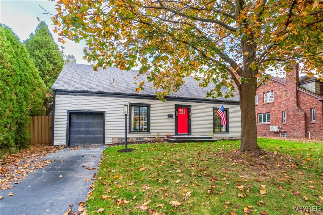 19 Sargent Drive, Amherst, New York 14226, Amherst, New York 14226, 4 Bedrooms Bedrooms, 7 Rooms Rooms,2 BathroomsBathrooms,Residential,Closed,19 Sargent Drive, Amherst, New York 14226,0,B1575049