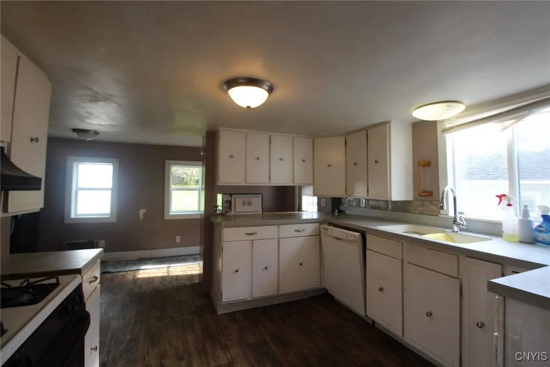 205 East 2nd Street, Oswego-city, New York 13126, Oswego, New York 13126, 3 Bedrooms Bedrooms, 9 Rooms Rooms,1 BathroomBathrooms,Residential,For Sale,205 East 2nd Street, Oswego-city, New York 13126,0,S1574263