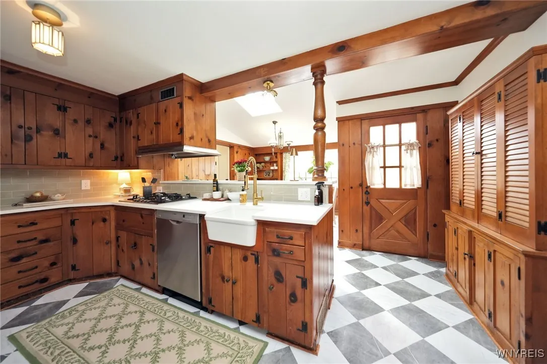 16 Harwood Drive, Amherst, New York 14226, Amherst, New York 14226, 3 Bedrooms Bedrooms, 7 Rooms Rooms,1 BathroomBathrooms,Residential,Closed,16 Harwood Drive, Amherst, New York 14226,0,B1574835
