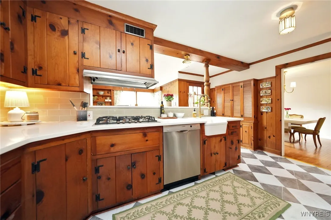 16 Harwood Drive, Amherst, New York 14226, Amherst, New York 14226, 3 Bedrooms Bedrooms, 7 Rooms Rooms,1 BathroomBathrooms,Residential,Closed,16 Harwood Drive, Amherst, New York 14226,0,B1574835
