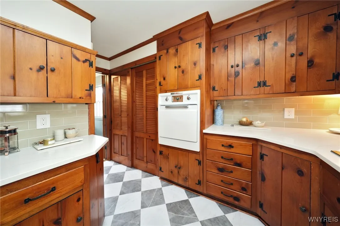 16 Harwood Drive, Amherst, New York 14226, Amherst, New York 14226, 3 Bedrooms Bedrooms, 7 Rooms Rooms,1 BathroomBathrooms,Residential,Closed,16 Harwood Drive, Amherst, New York 14226,0,B1574835
