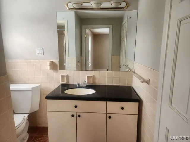  bathroom (master)