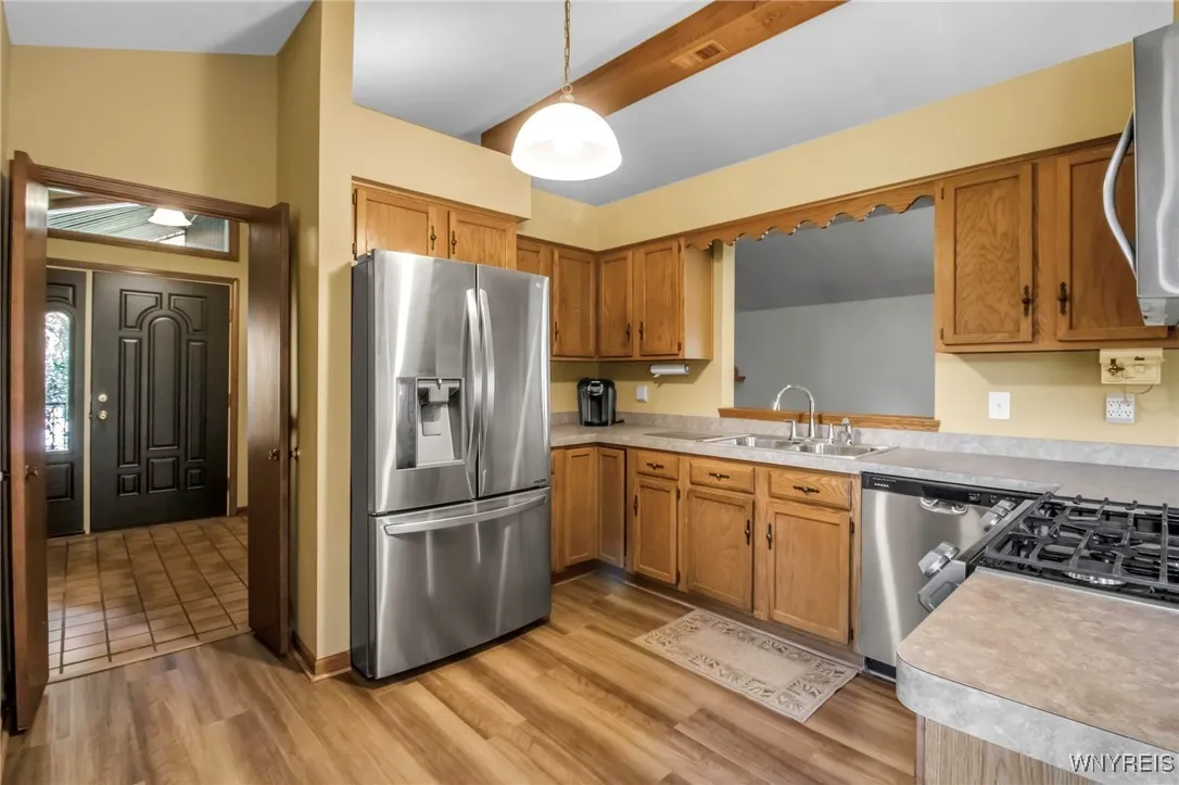 328 Bramblewood Lane, Amherst, New York 14051, Amherst, New York 14051, 3 Bedrooms Bedrooms, 6 Rooms Rooms,2 BathroomsBathrooms,Residential,Closed,328 Bramblewood Lane, Amherst, New York 14051,0,B1574998