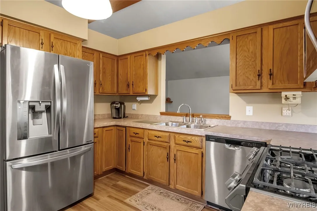 328 Bramblewood Lane, Amherst, New York 14051, Amherst, New York 14051, 3 Bedrooms Bedrooms, 6 Rooms Rooms,2 BathroomsBathrooms,Residential,Closed,328 Bramblewood Lane, Amherst, New York 14051,0,B1574998