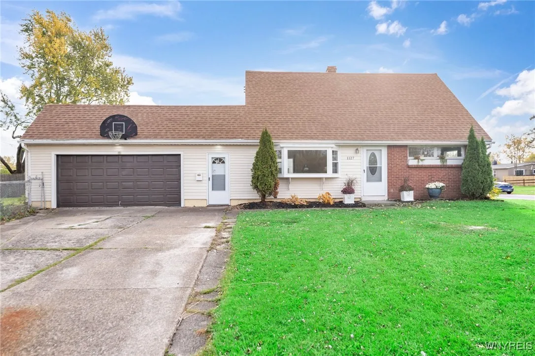 1127 Carter Drive, Grand Island, New York 14072, Grand Island, New York 14072, 3 Bedrooms Bedrooms, 7 Rooms Rooms,2 BathroomsBathrooms,Residential,Closed,1127 Carter Drive, Grand Island, New York 14072,0,B1574871