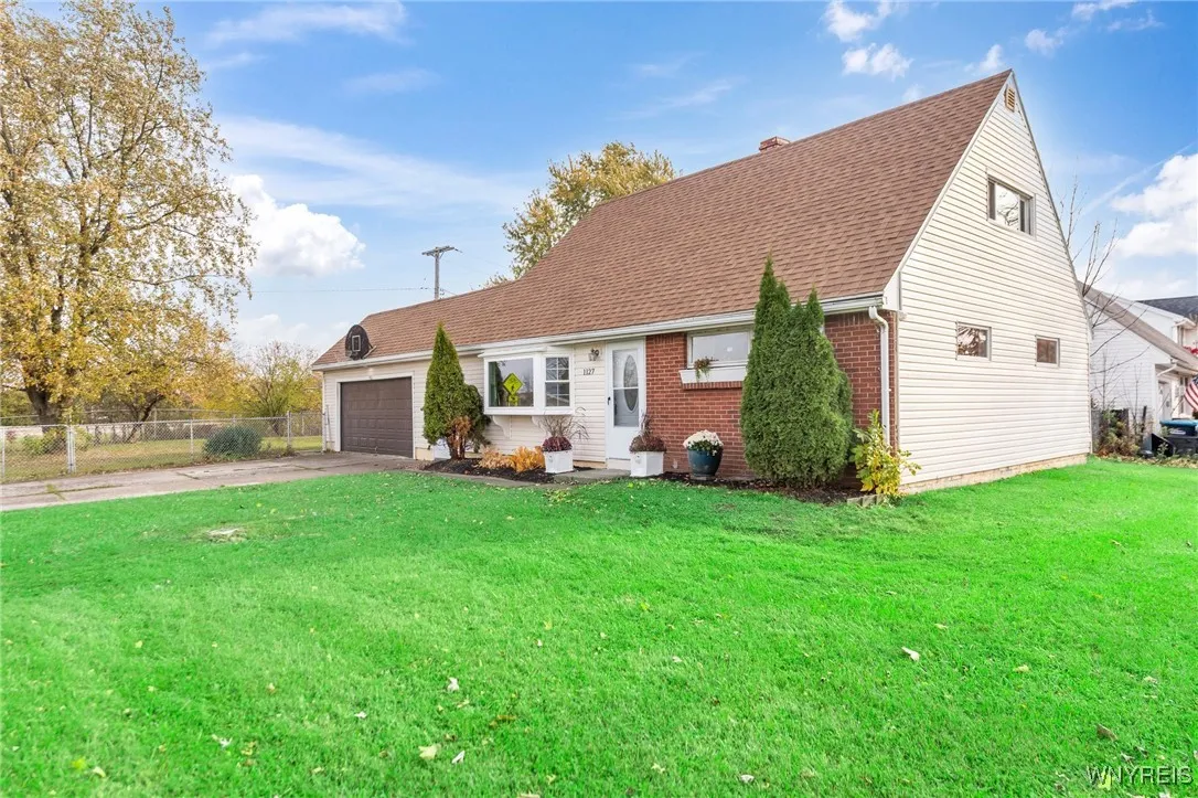 1127 Carter Drive, Grand Island, New York 14072, Grand Island, New York 14072, 3 Bedrooms Bedrooms, 7 Rooms Rooms,2 BathroomsBathrooms,Residential,Closed,1127 Carter Drive, Grand Island, New York 14072,0,B1574871
