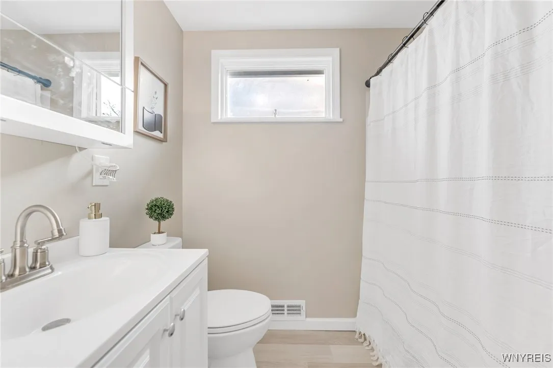 1127 Carter Drive, Grand Island, New York 14072, Grand Island, New York 14072, 3 Bedrooms Bedrooms, 7 Rooms Rooms,2 BathroomsBathrooms,Residential,Closed,1127 Carter Drive, Grand Island, New York 14072,0,B1574871