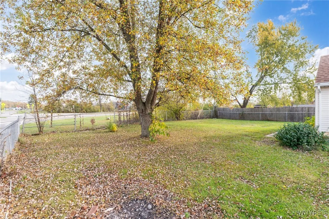 1127 Carter Drive, Grand Island, New York 14072, Grand Island, New York 14072, 3 Bedrooms Bedrooms, 7 Rooms Rooms,2 BathroomsBathrooms,Residential,Closed,1127 Carter Drive, Grand Island, New York 14072,0,B1574871